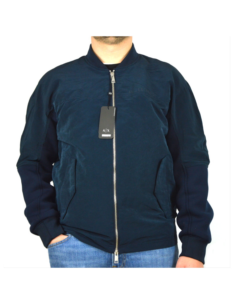 saldi mdoa propone un giubbino di armani exchange colore blu corto primaverile pratico e senza cappuccio saldi mdoa propone un giubbino di armani exchange colore blu corto primaverile pratico e senza cappuccio